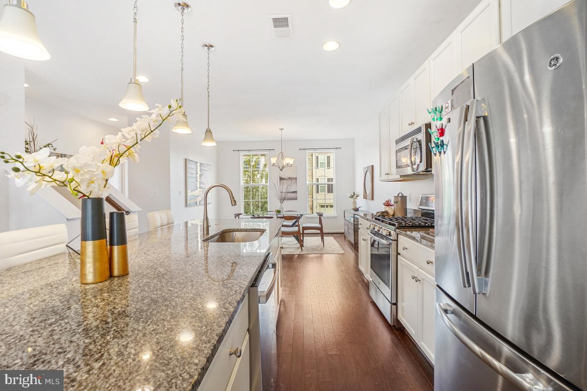 VICTORY LAKES - Residential