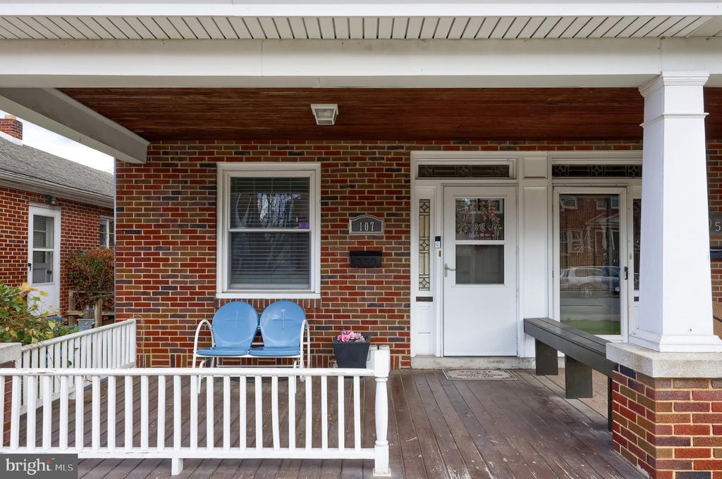 Photo of 107 W Sunset Avenue, EPHRATA, PA 17522 (MLS # PALA2078916)