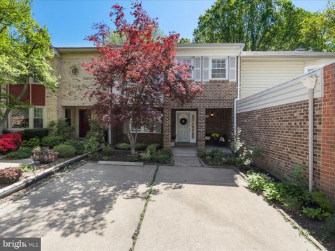 1034 MOOREFIELD CREEK ROAD SW VIENNA VA 22180