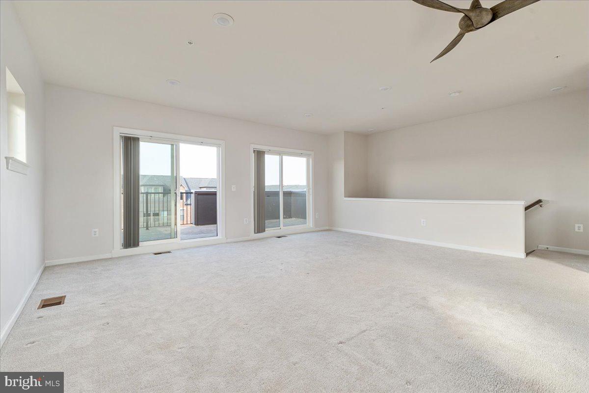 METRO WALK AT MOOREFIELD STATION - Residential Lease