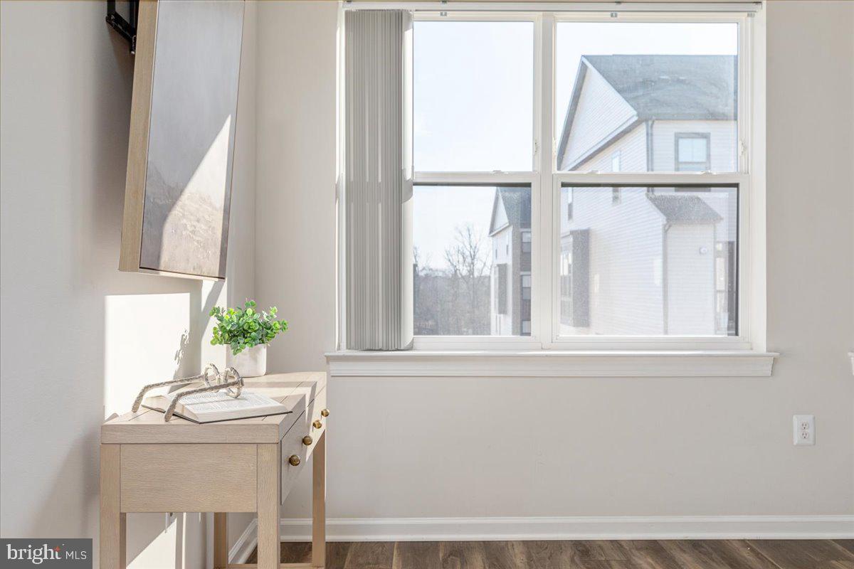 METRO WALK AT MOOREFIELD STATION - Residential Lease