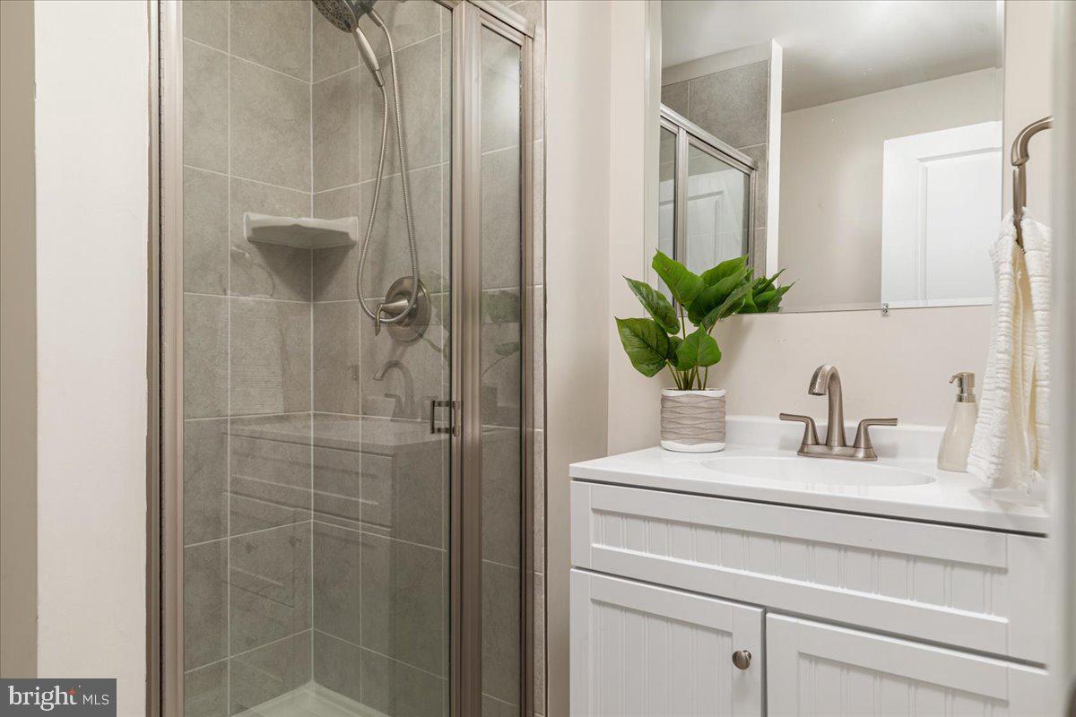 METRO WALK AT MOOREFIELD STATION - Residential Lease