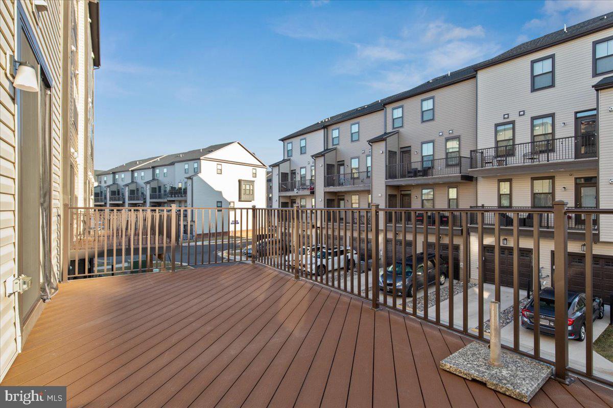 METRO WALK AT MOOREFIELD STATION - Residential Lease