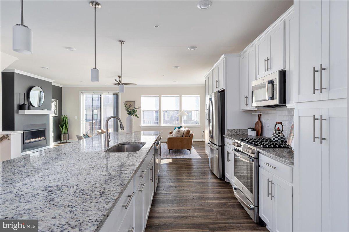 METRO WALK AT MOOREFIELD STATION - Residential Lease