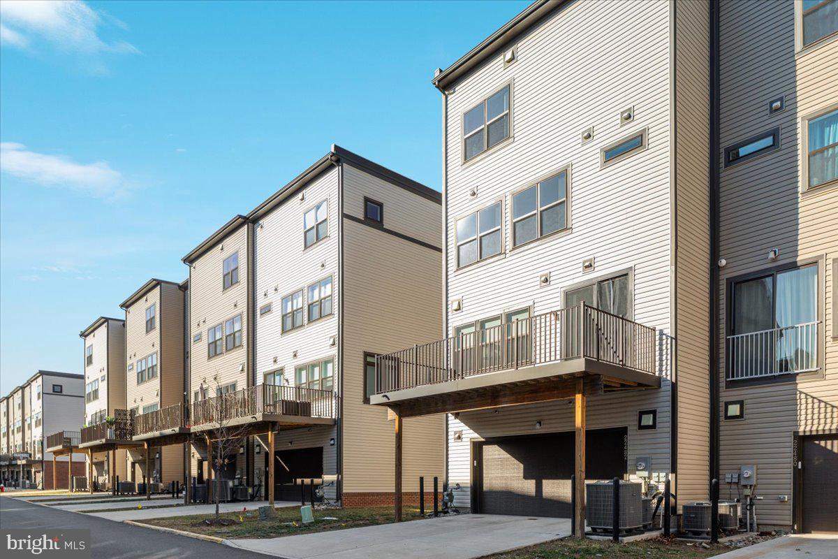 METRO WALK AT MOOREFIELD STATION - Residential Lease