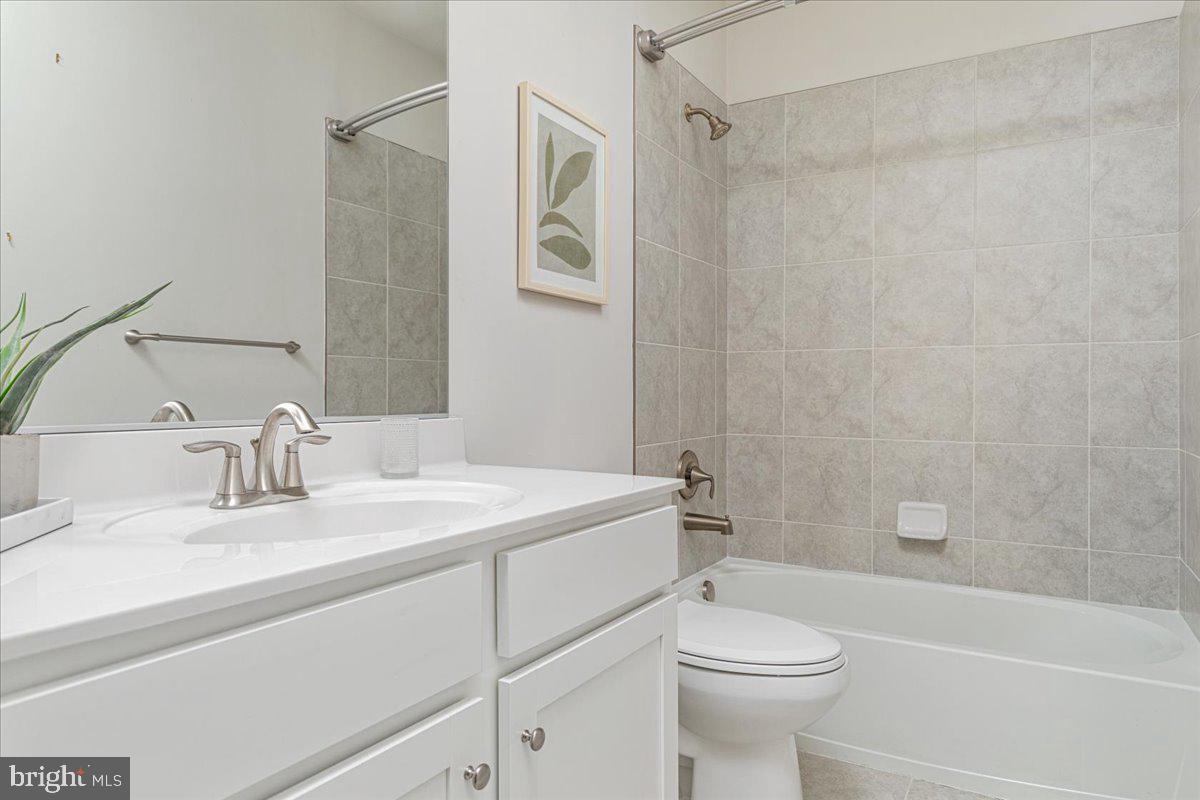 METRO WALK AT MOOREFIELD STATION - Residential Lease