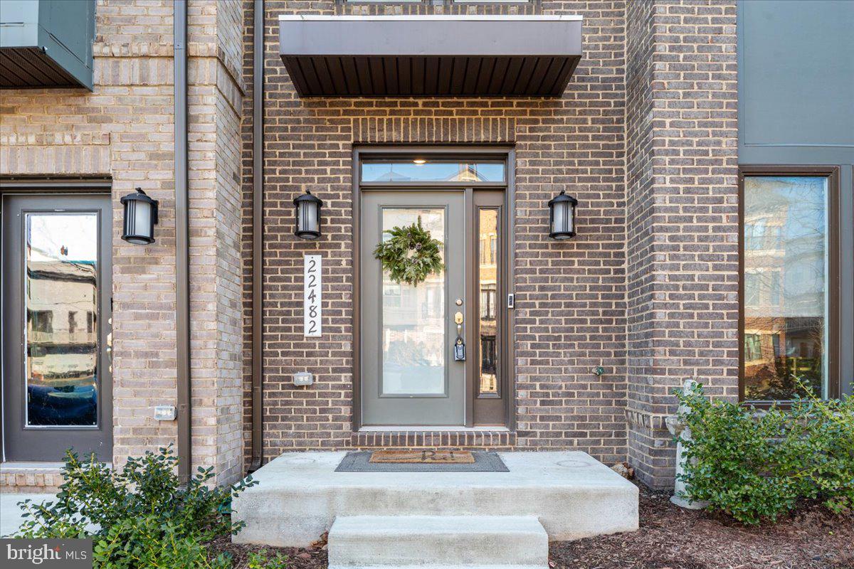 METRO WALK AT MOOREFIELD STATION - Residential Lease