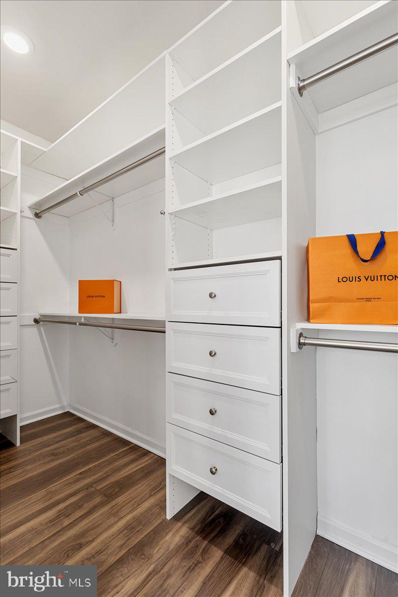 METRO WALK AT MOOREFIELD STATION - Residential Lease