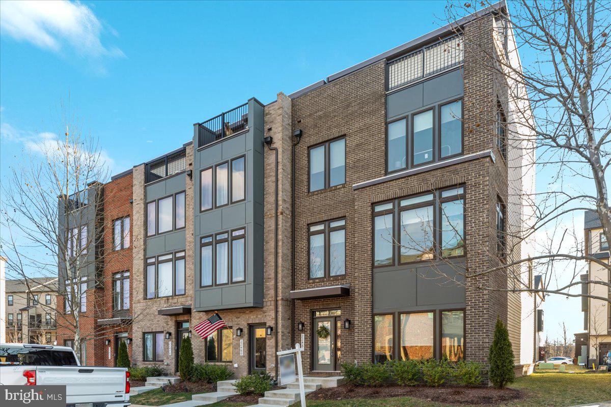 METRO WALK AT MOOREFIELD STATION - Residential Lease