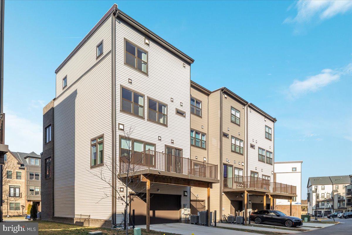 METRO WALK AT MOOREFIELD STATION - Residential Lease