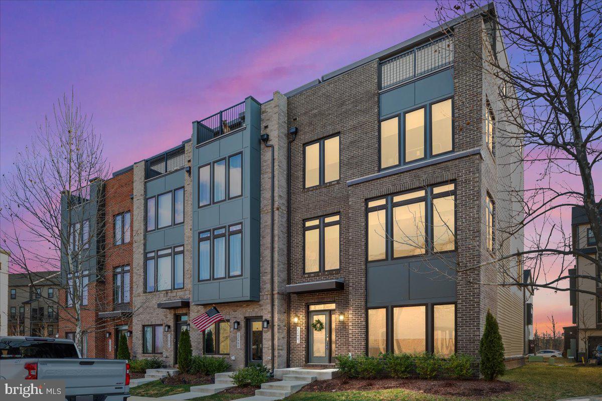 METRO WALK AT MOOREFIELD STATION - Residential Lease