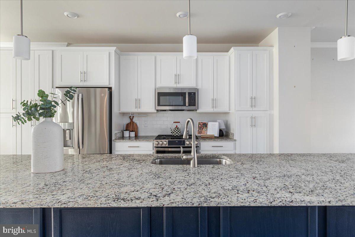 METRO WALK AT MOOREFIELD STATION - Residential Lease