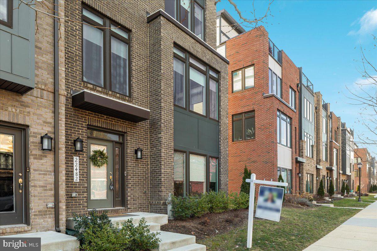 METRO WALK AT MOOREFIELD STATION - Residential Lease