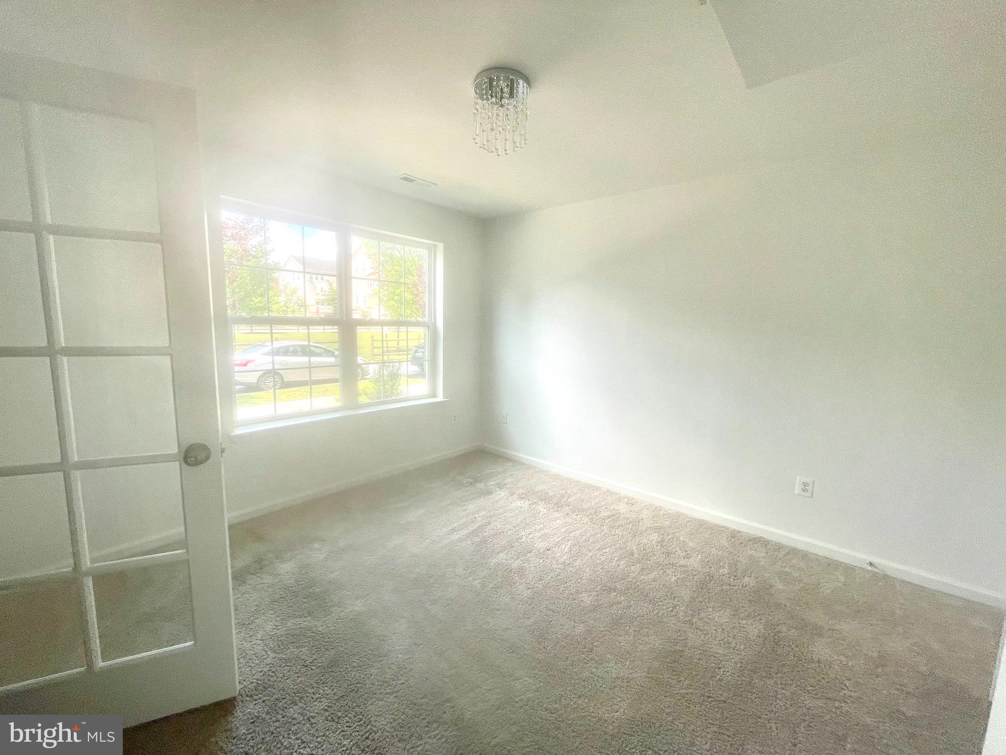 OXFORD SQUARE - Residential Lease