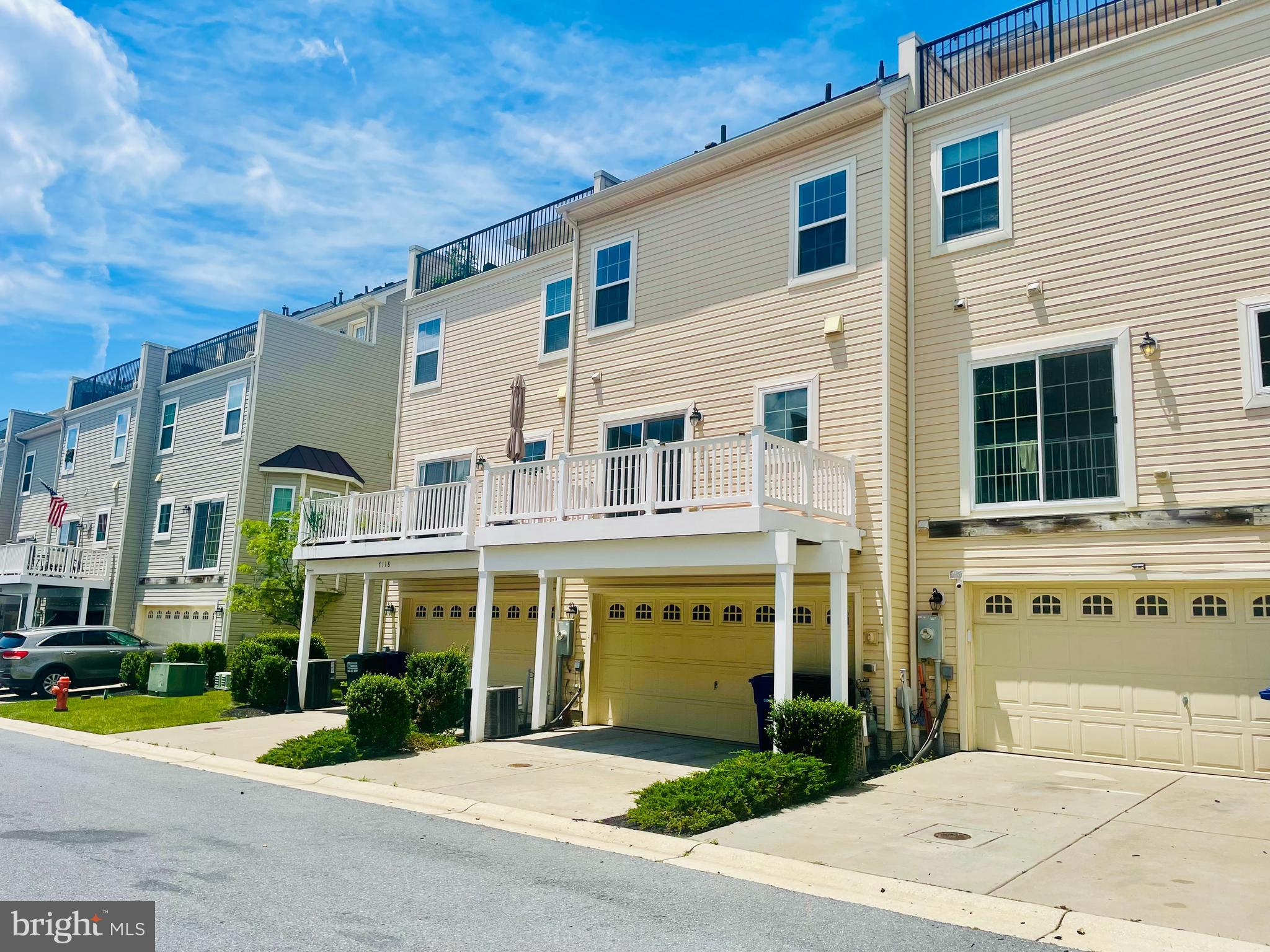 OXFORD SQUARE - Residential Lease