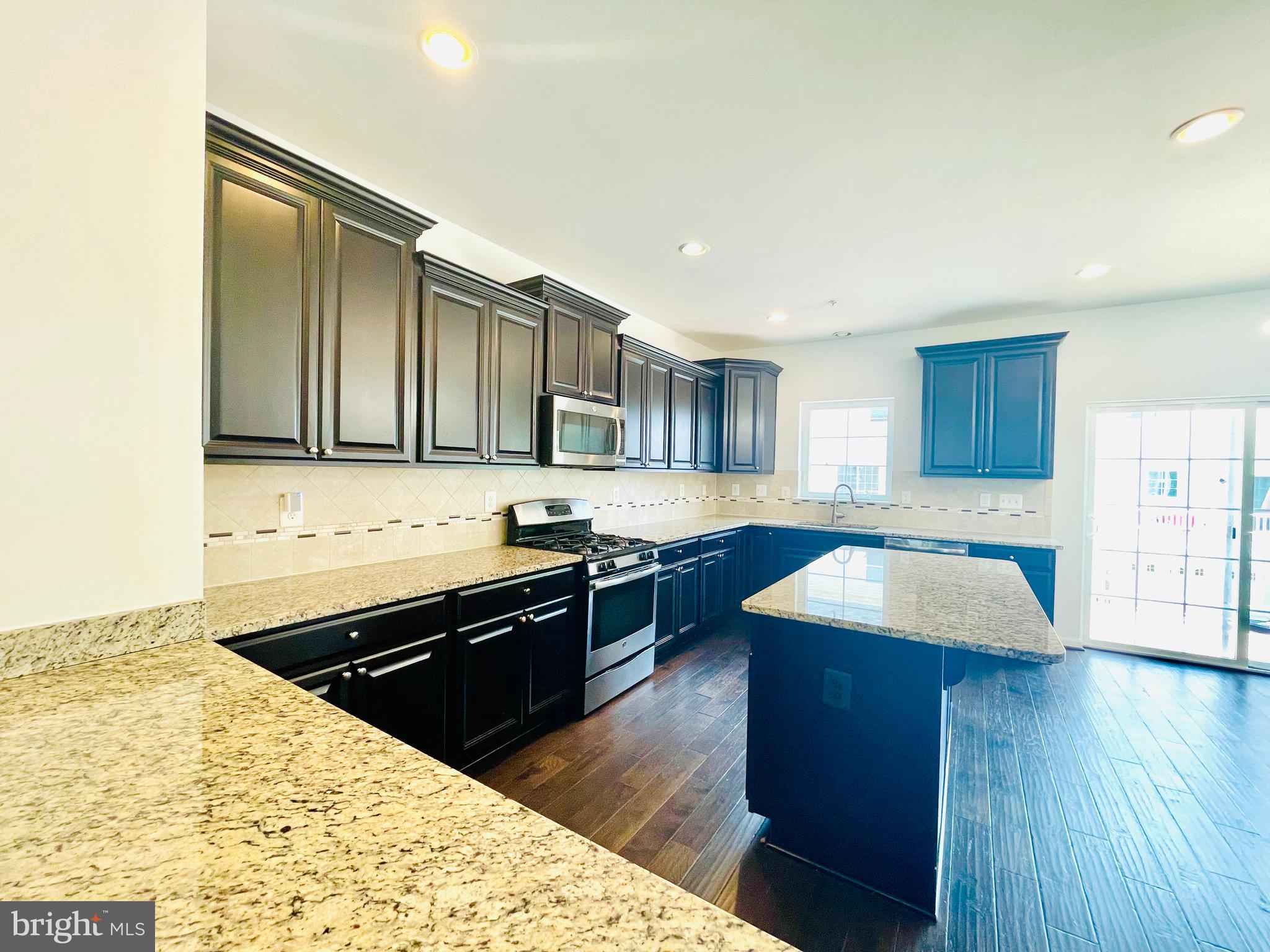 OXFORD SQUARE - Residential Lease