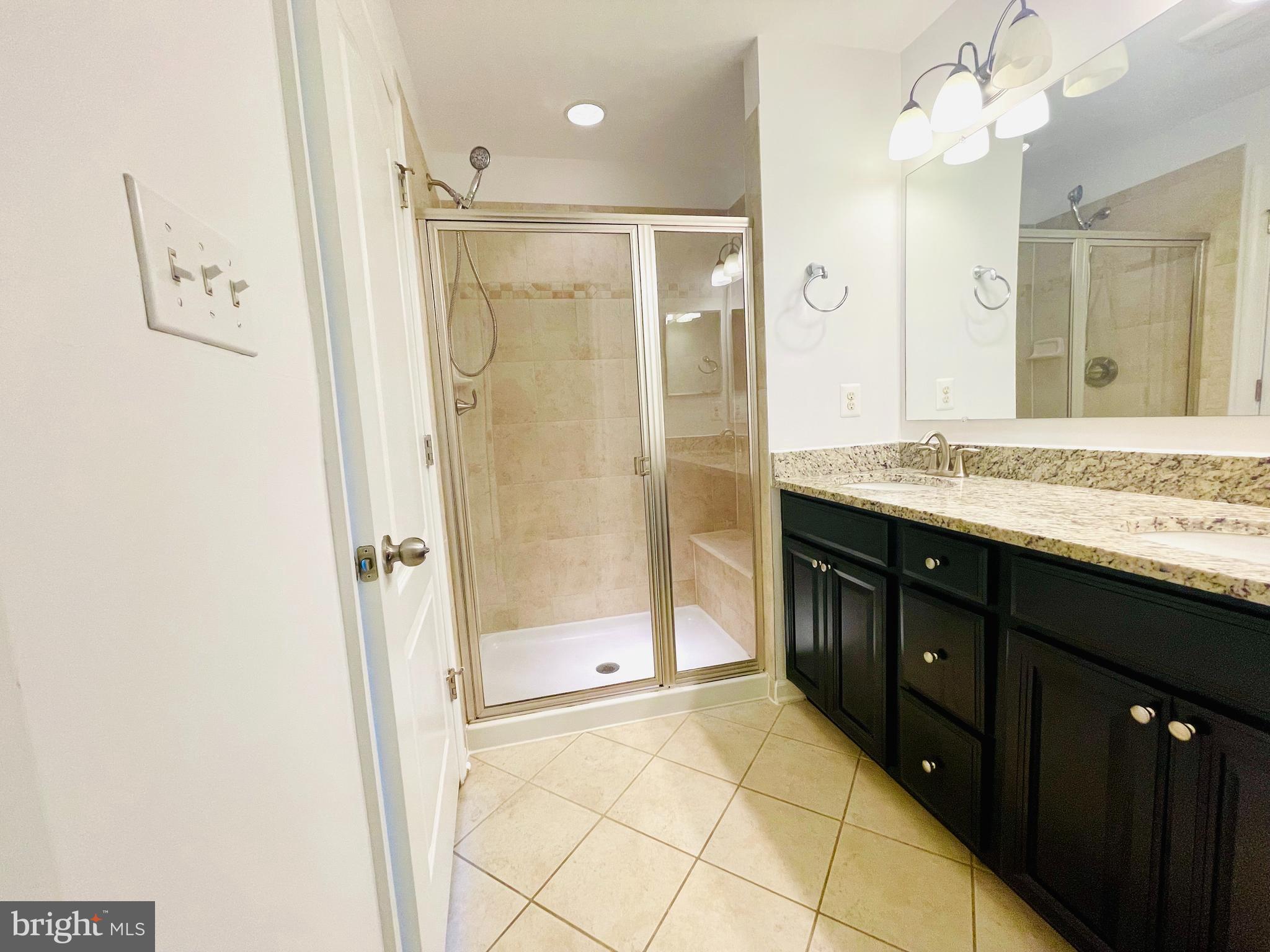 OXFORD SQUARE - Residential Lease