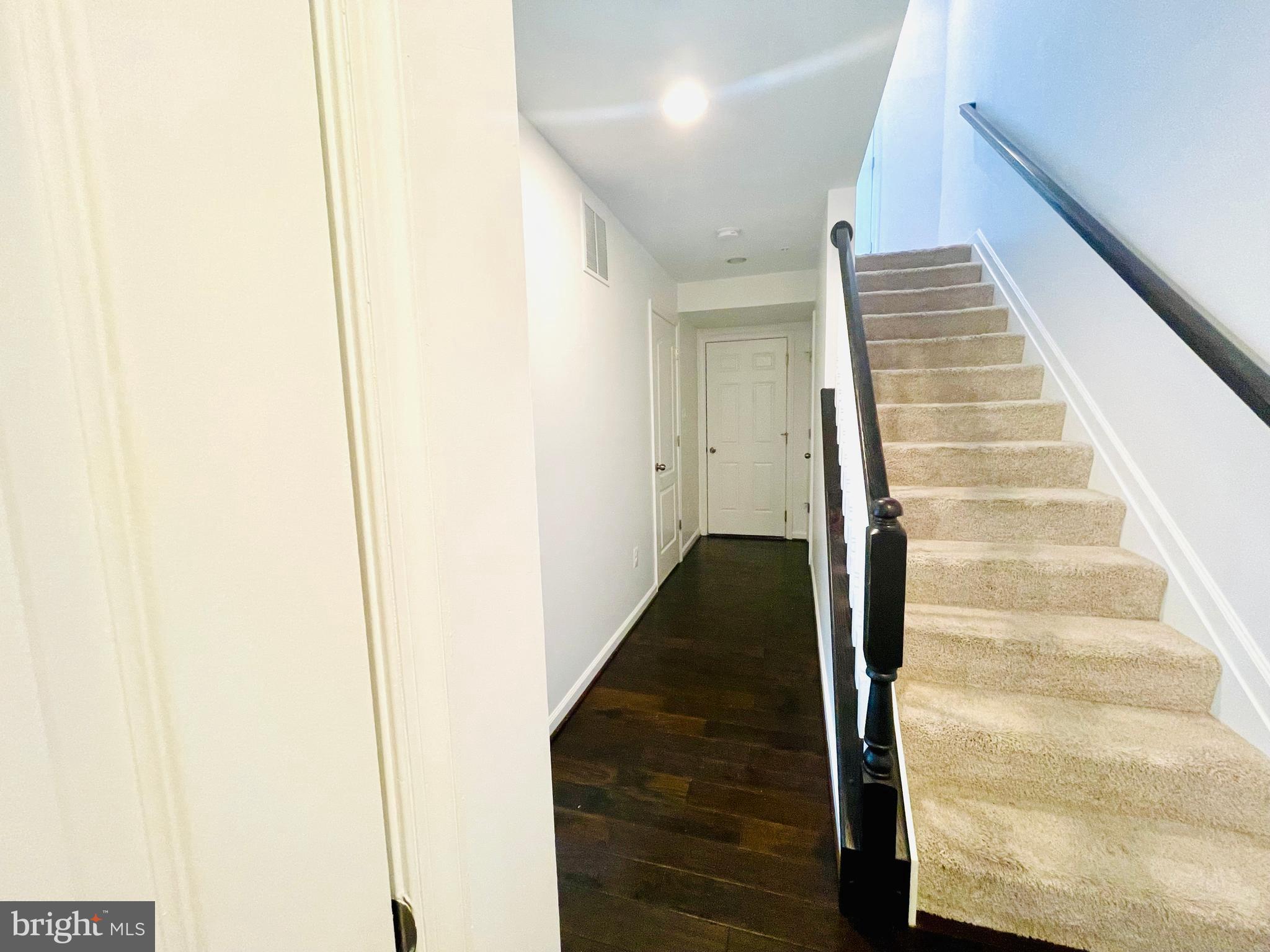 OXFORD SQUARE - Residential Lease