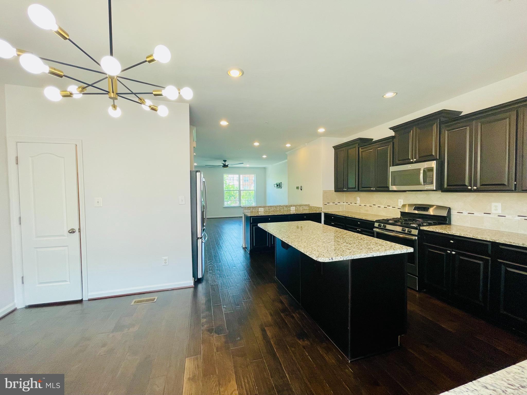 OXFORD SQUARE - Residential Lease