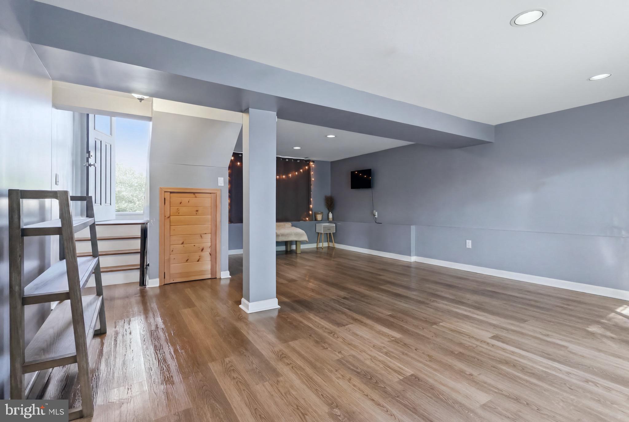 STRAWBERRY HILL EST SUB - Residential