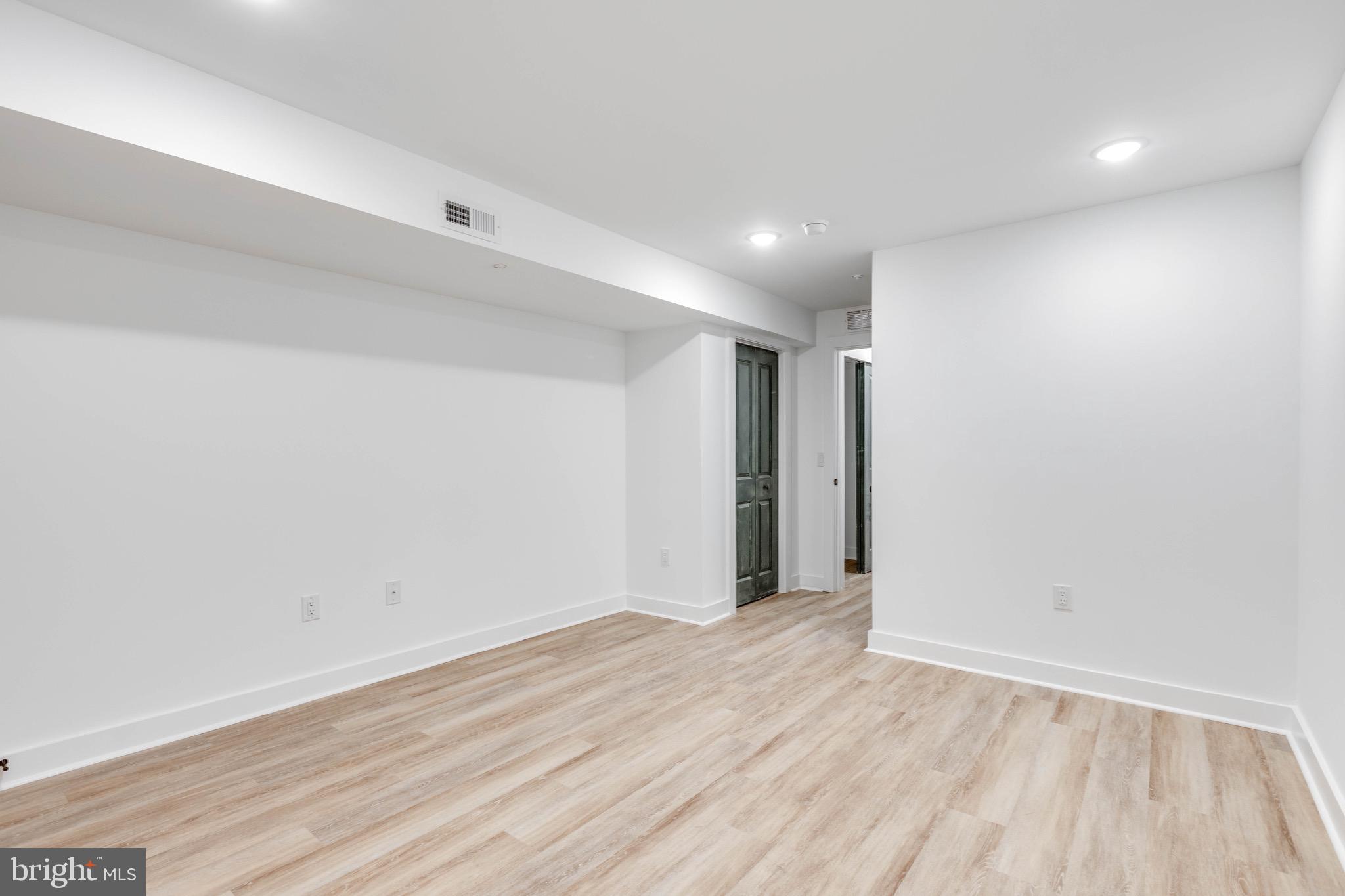 TEMPLE UNIVERSITY - Residential Lease