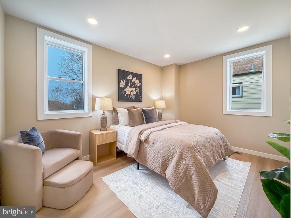 VILLAGE GREEN - Residential