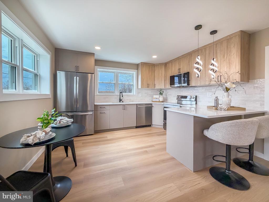 VILLAGE GREEN - Residential