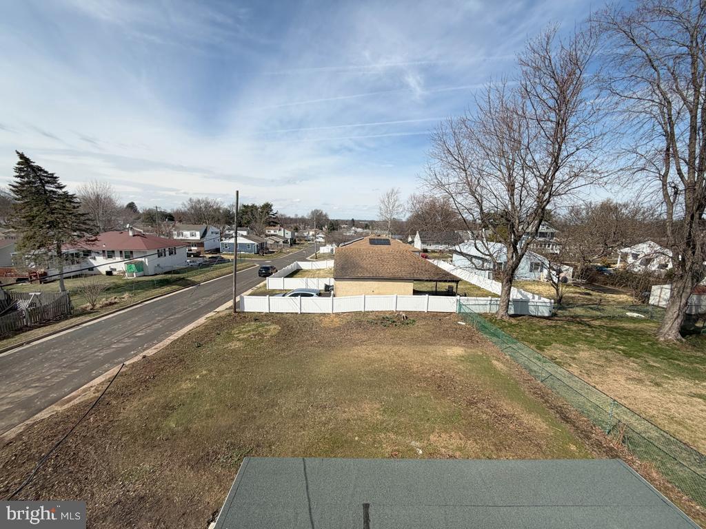 VILLAGE GREEN - Residential