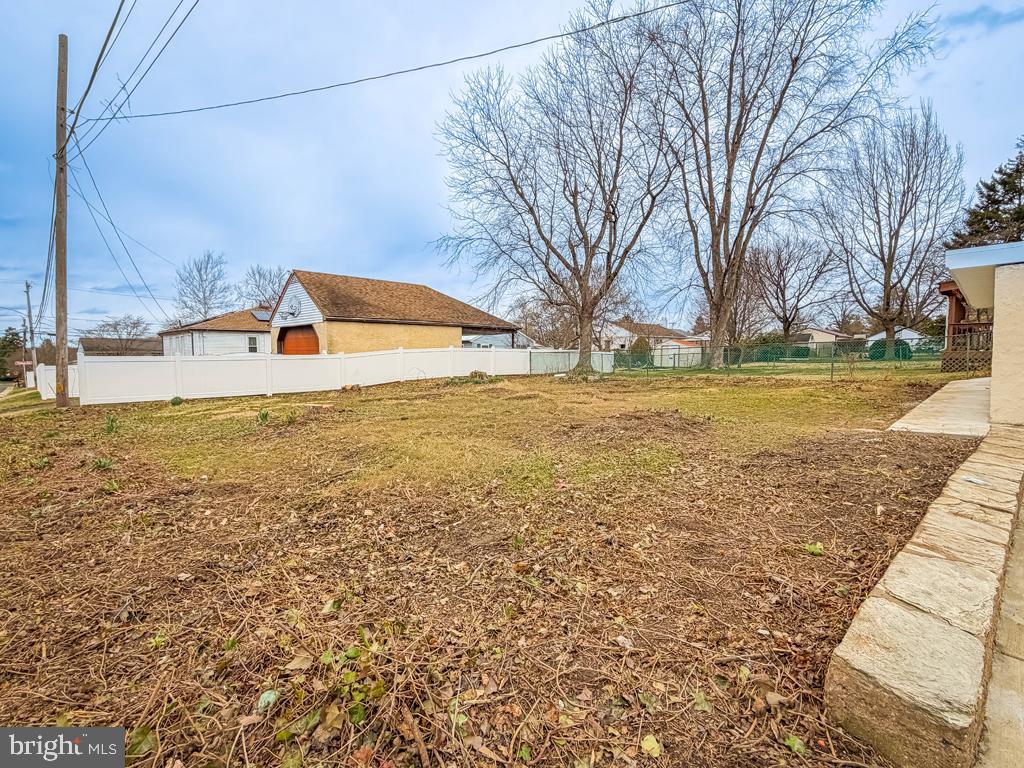 VILLAGE GREEN - Residential