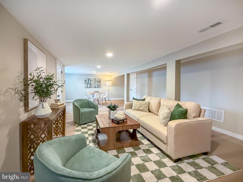 VILLAGE GREEN - Residential