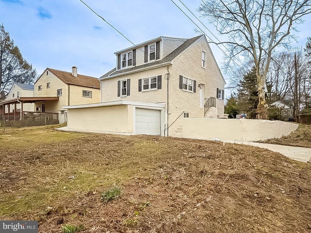 VILLAGE GREEN - Residential