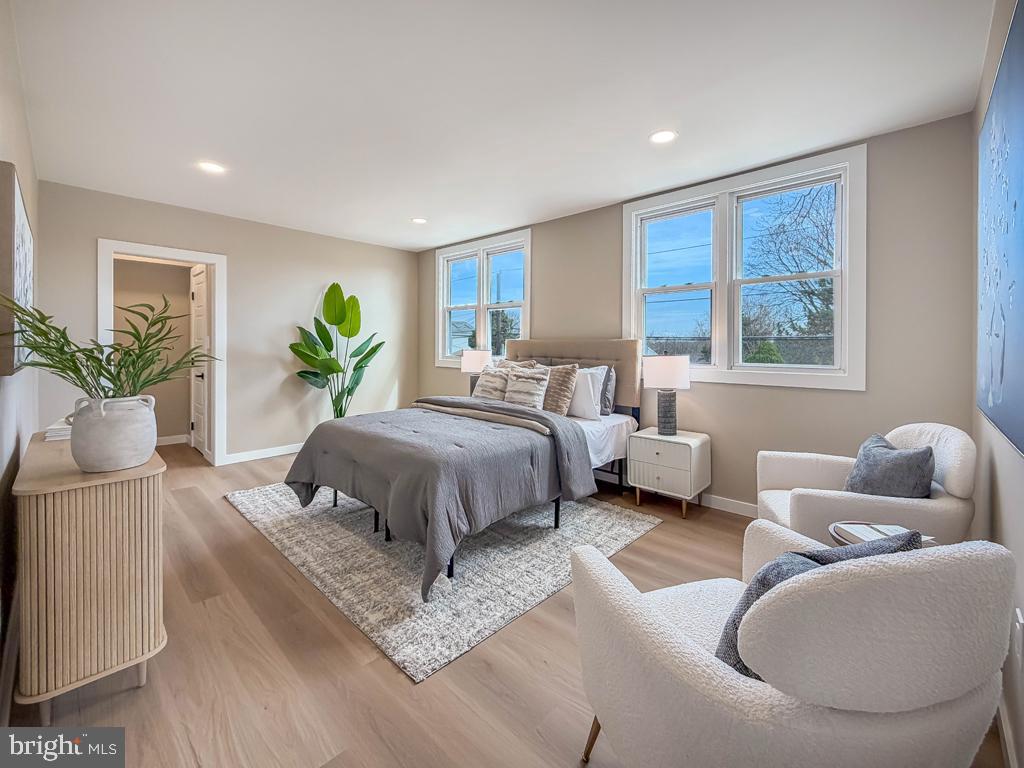 VILLAGE GREEN - Residential