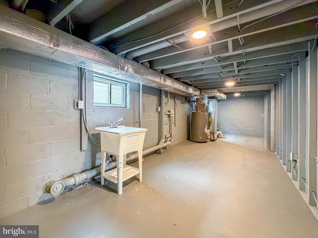 VILLAGE GREEN - Residential