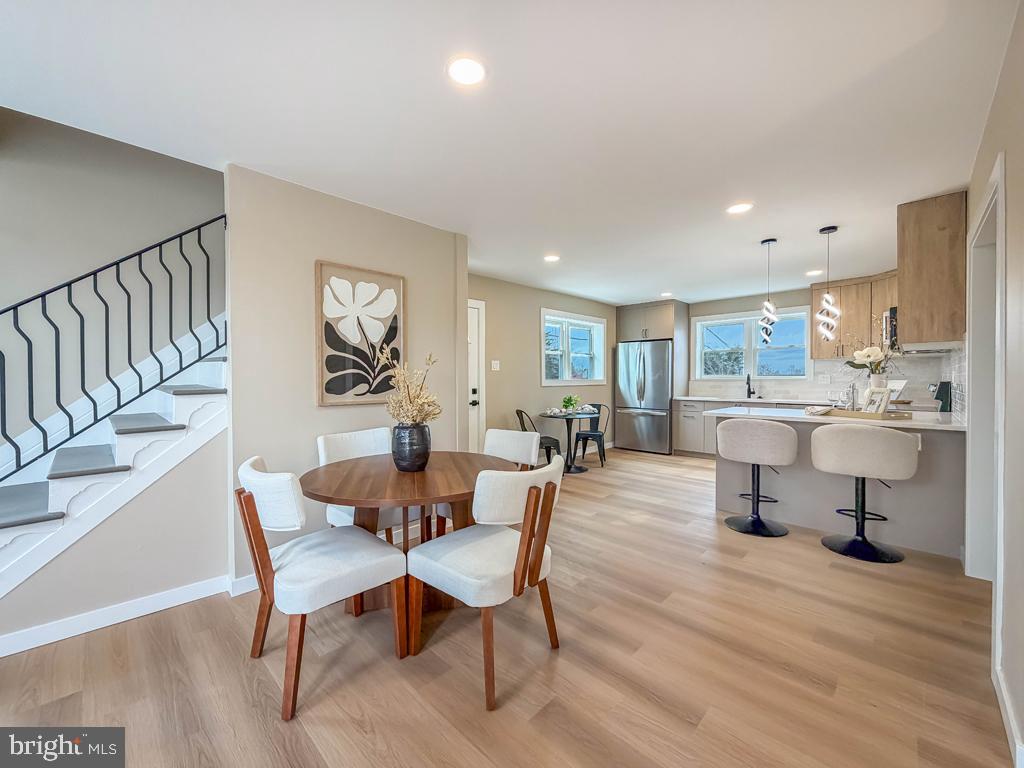 VILLAGE GREEN - Residential