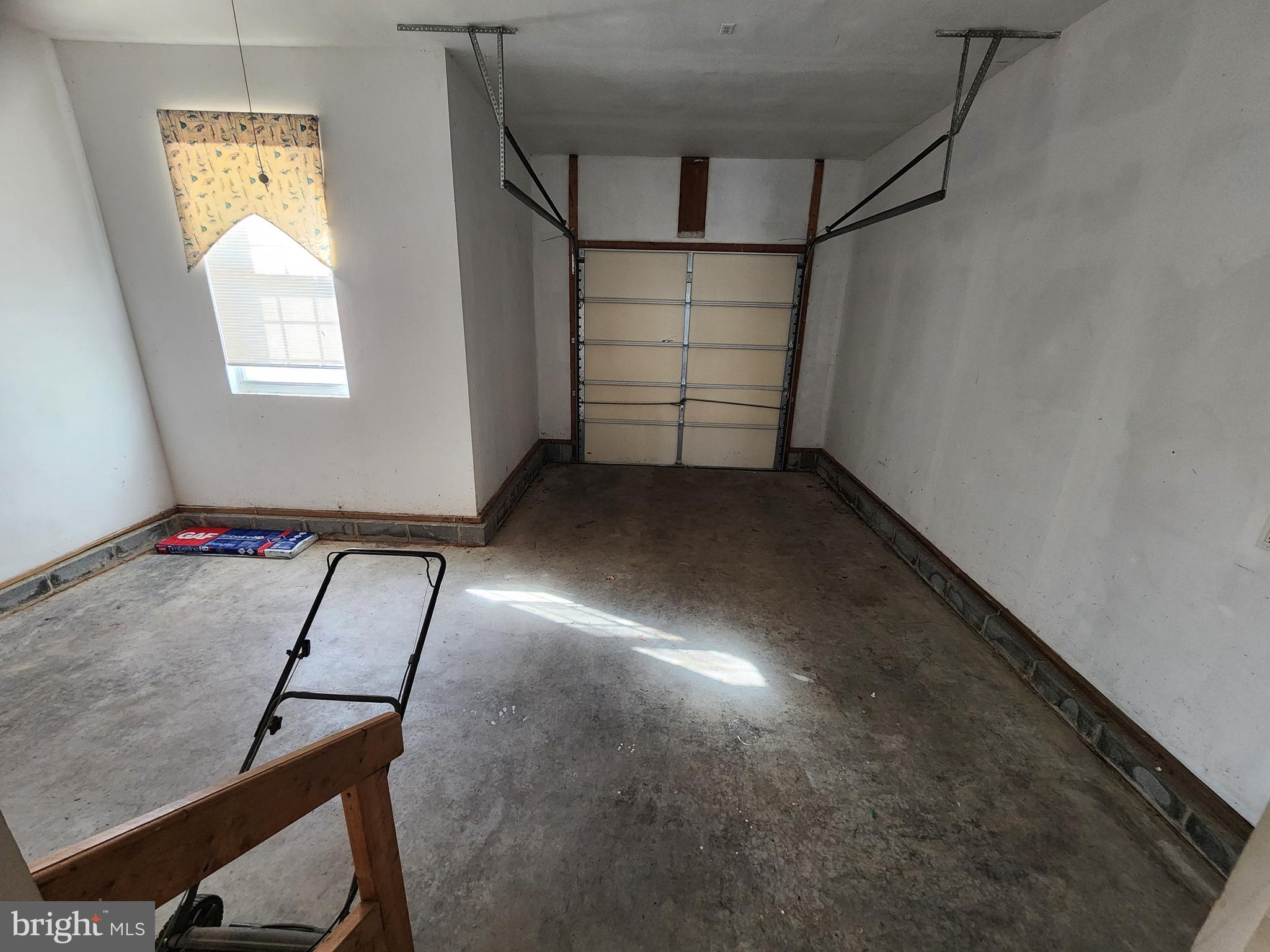 CLAYBORNE WOODS - Residential Lease