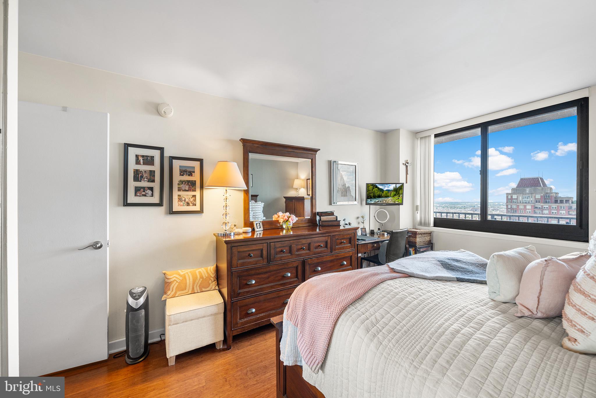 ACADEMY HOUSE - Residential