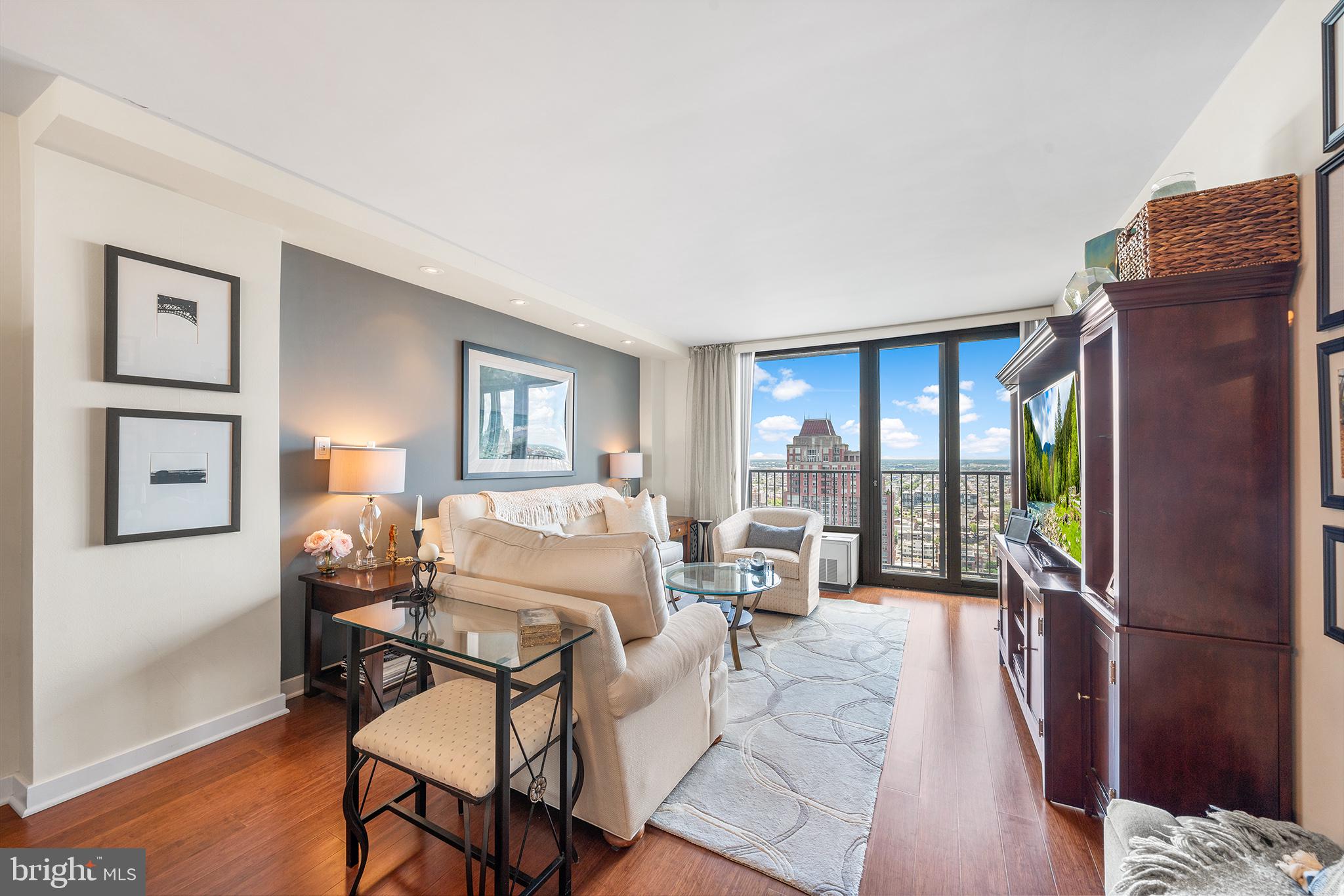 ACADEMY HOUSE - Residential