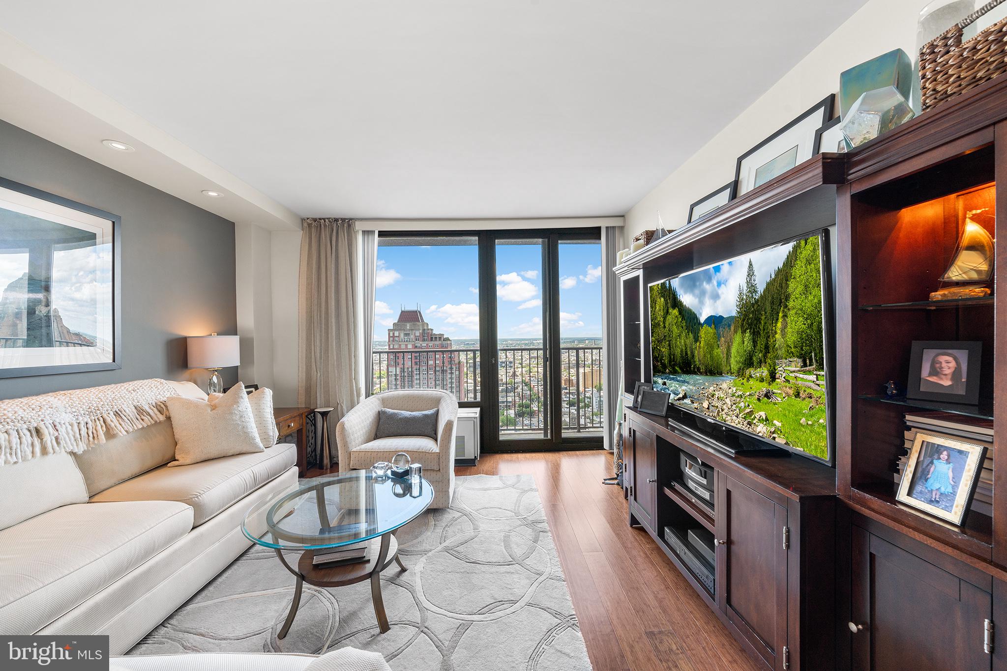 ACADEMY HOUSE - Residential