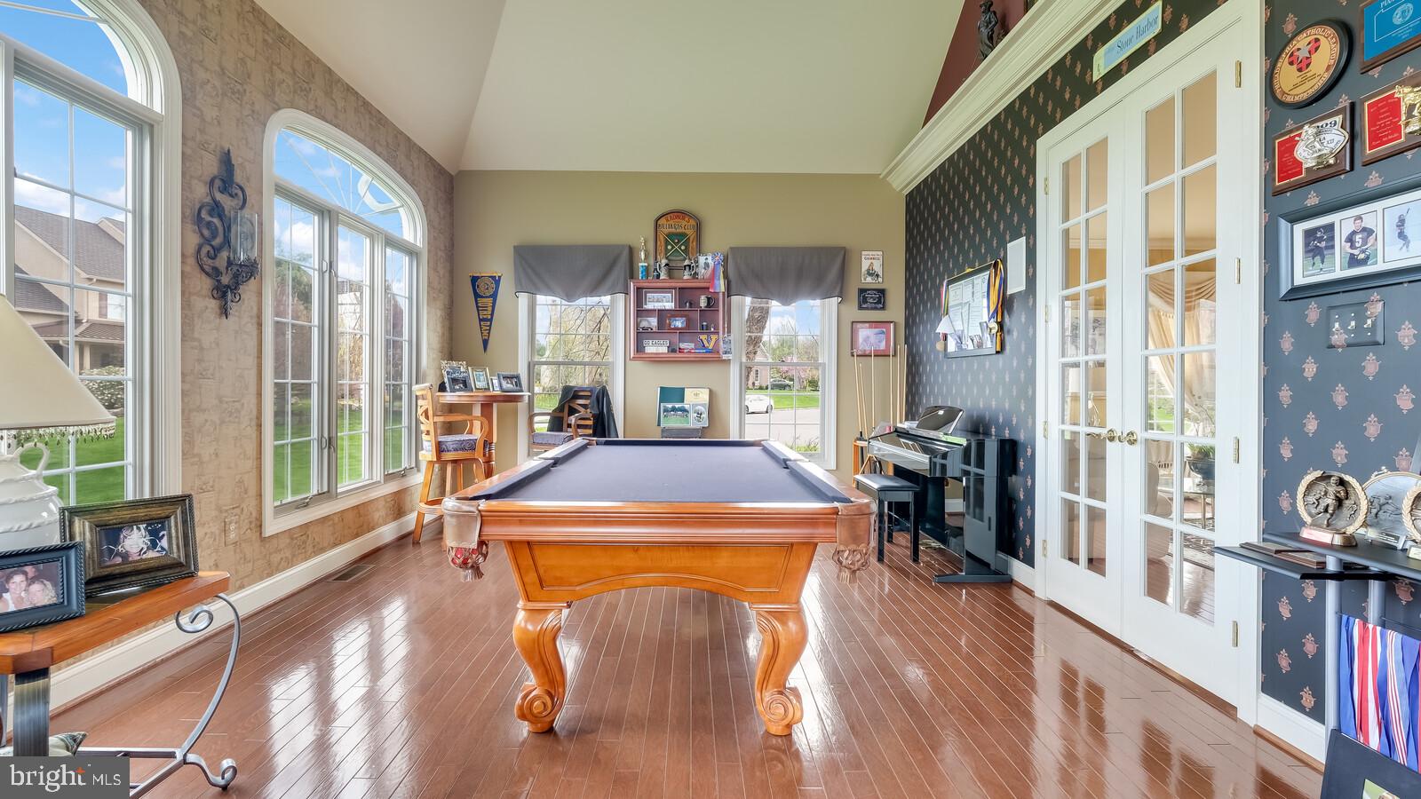 DARK HOLLOW - Residential