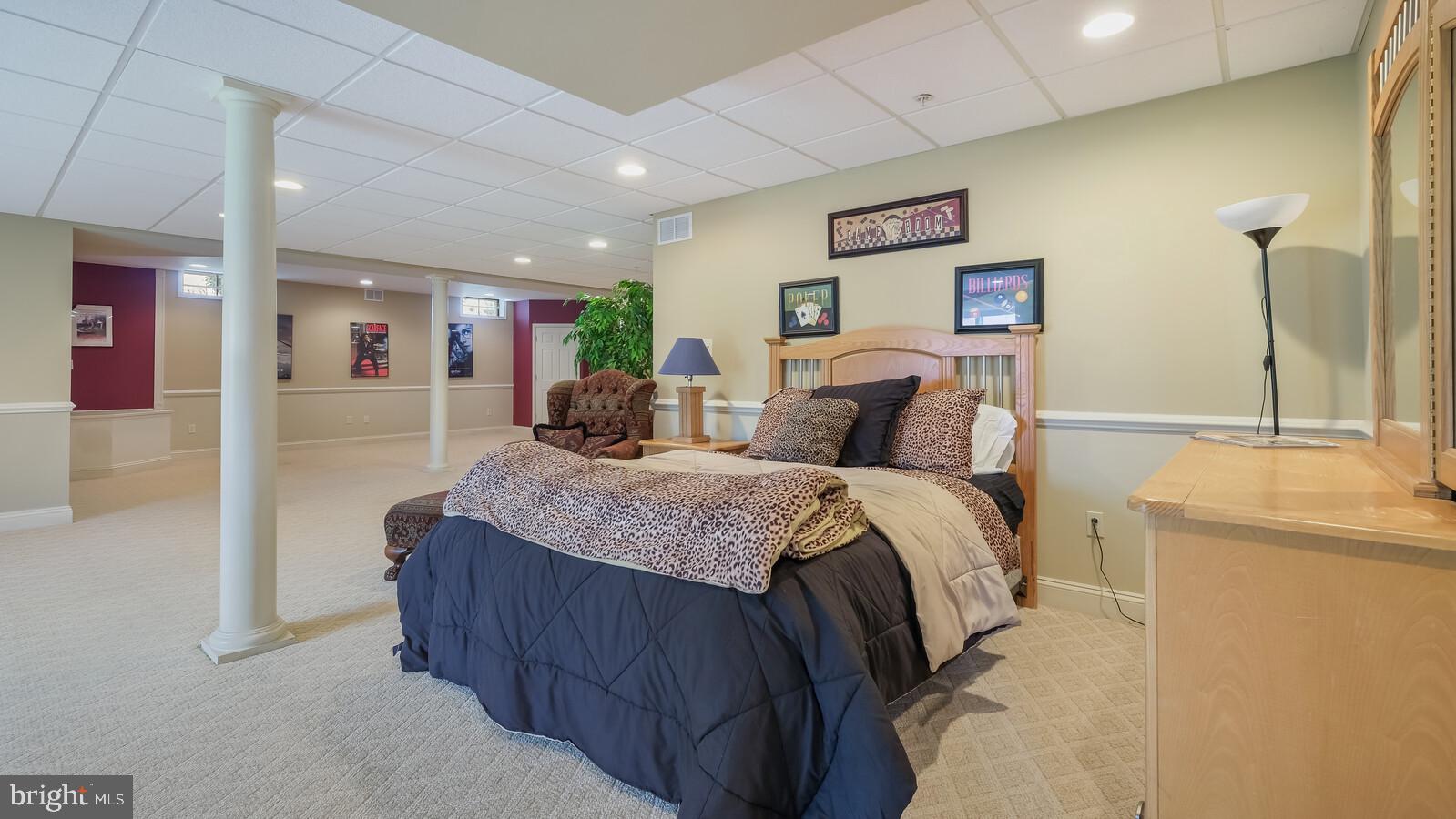 DARK HOLLOW - Residential