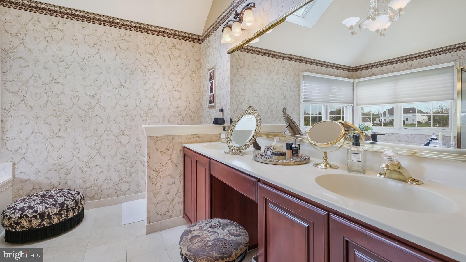 DARK HOLLOW - Residential