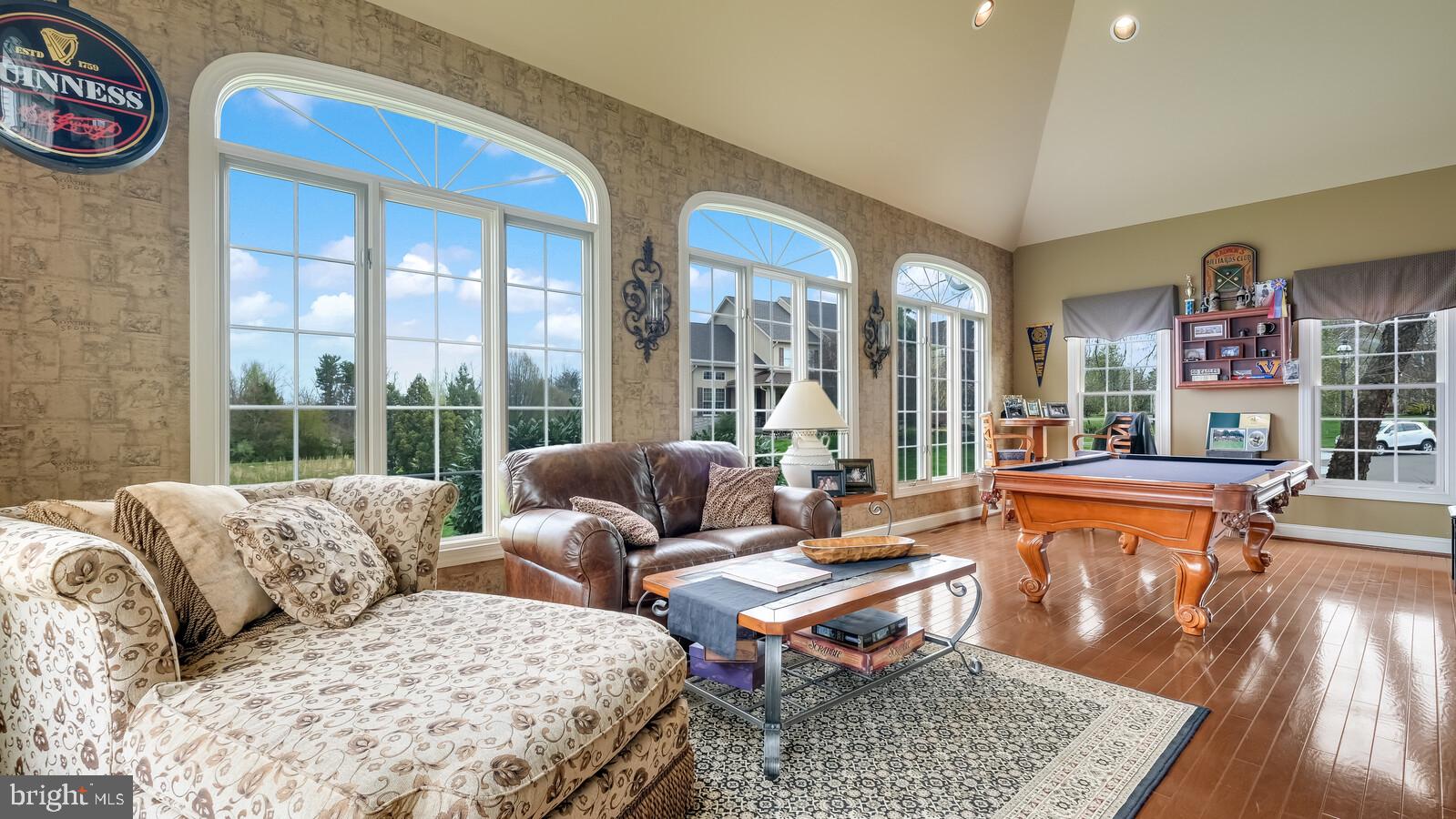 DARK HOLLOW - Residential