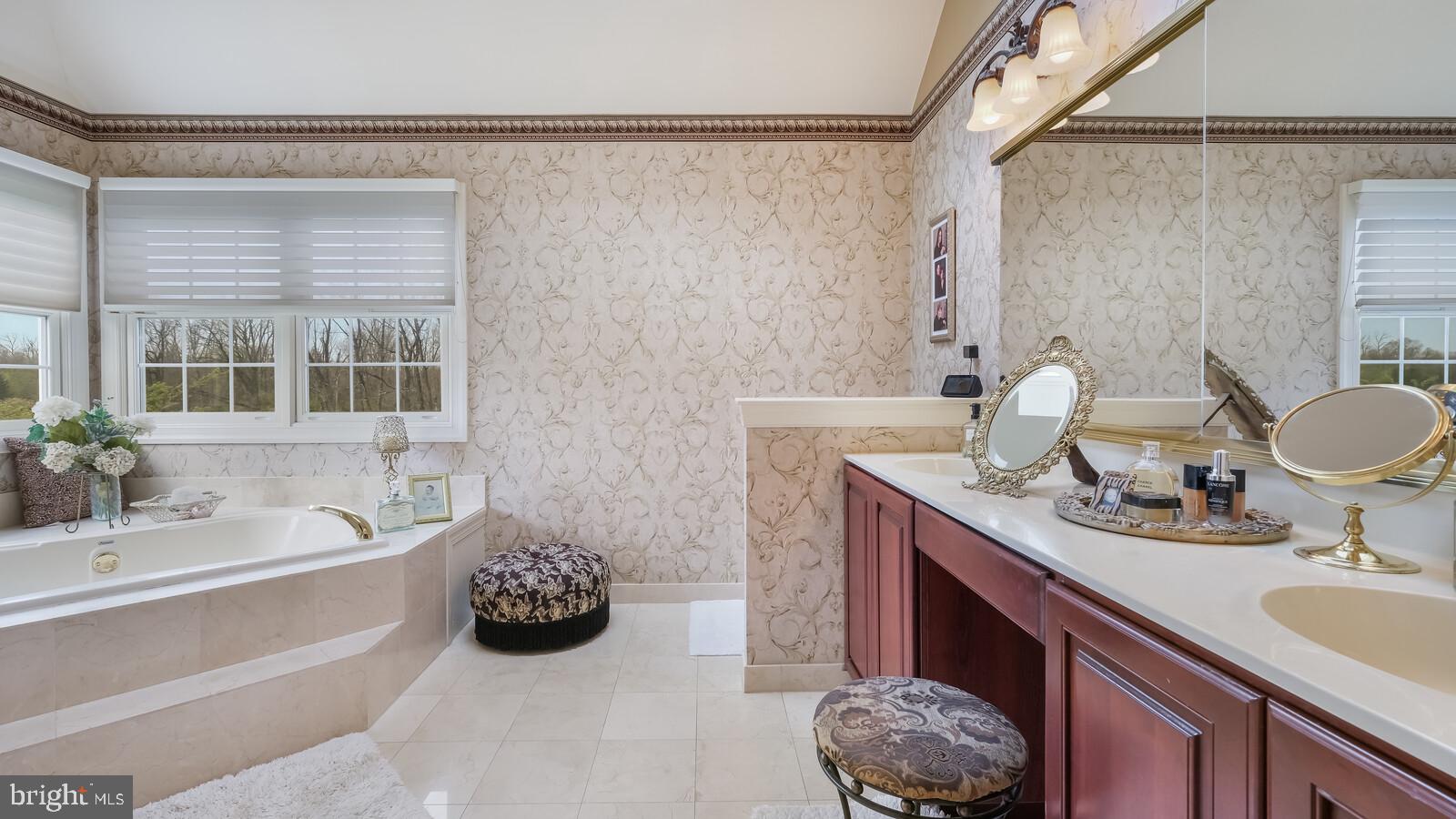 DARK HOLLOW - Residential