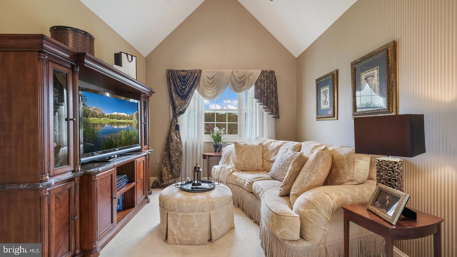 DARK HOLLOW - Residential