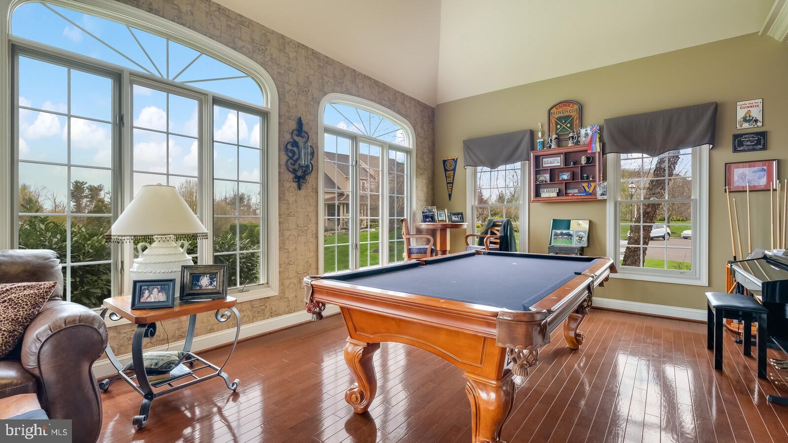 DARK HOLLOW - Residential