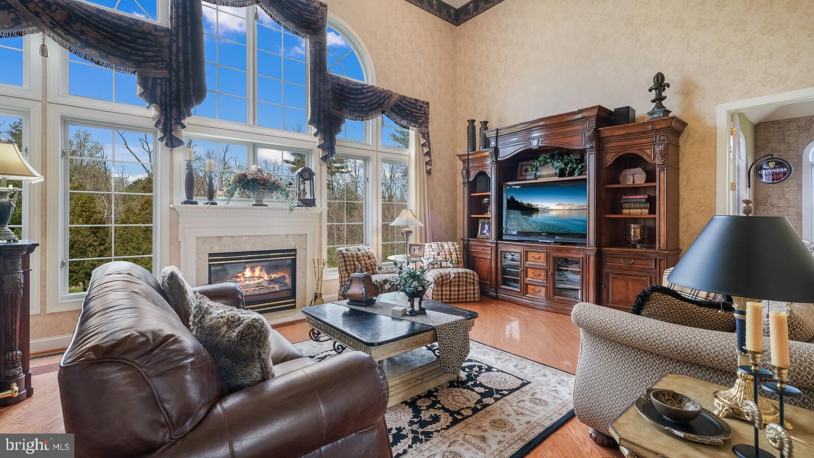 DARK HOLLOW - Residential