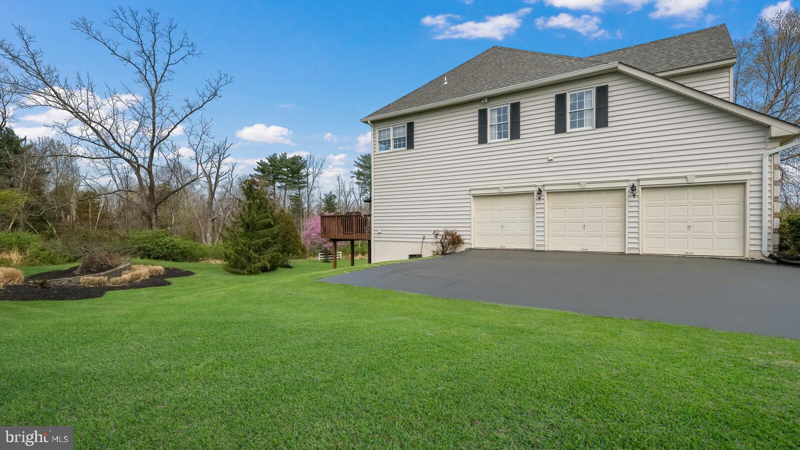 DARK HOLLOW - Residential