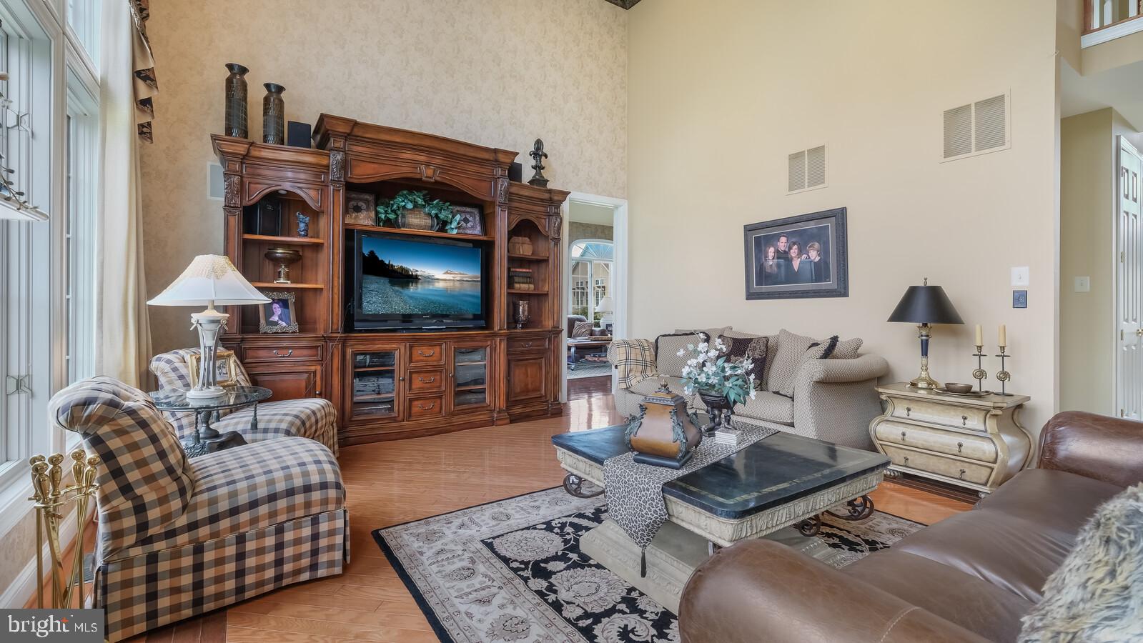 DARK HOLLOW - Residential