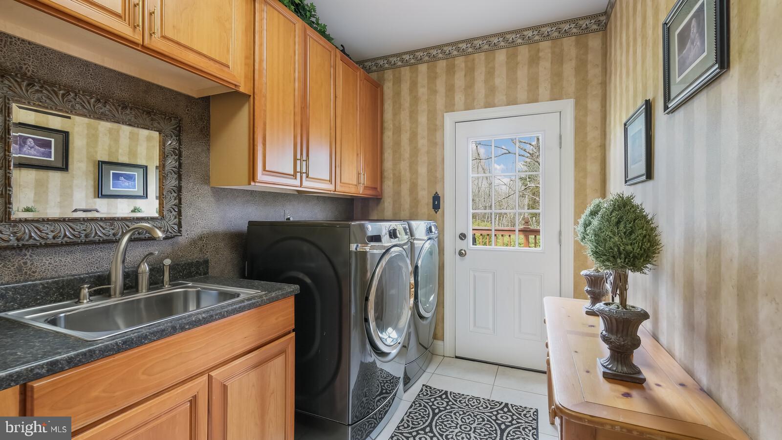 DARK HOLLOW - Residential