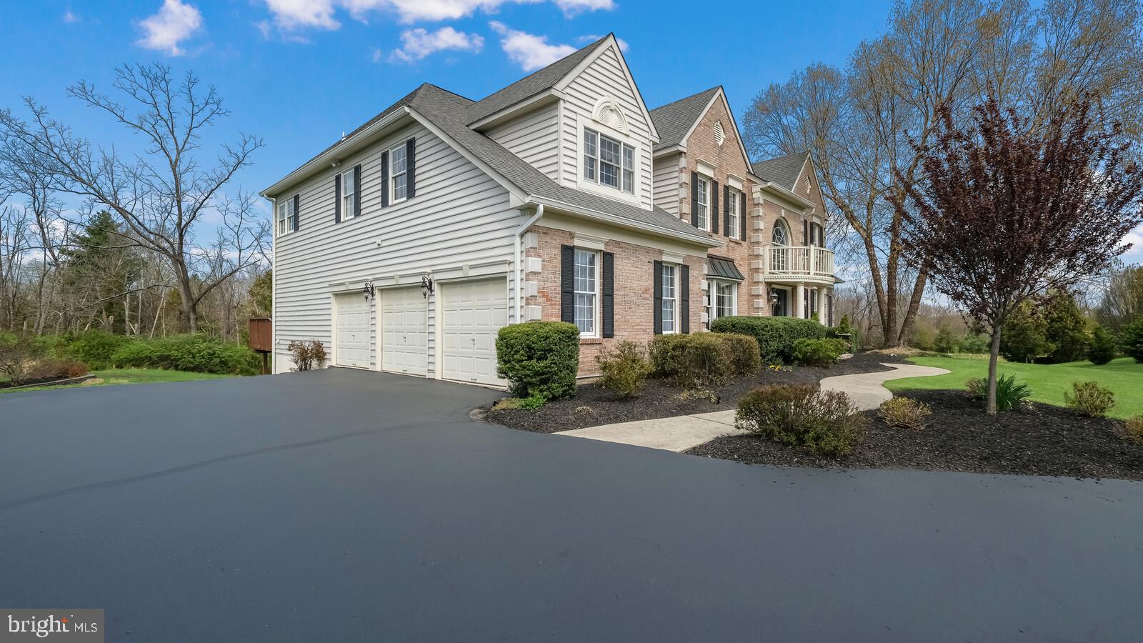 DARK HOLLOW - Residential